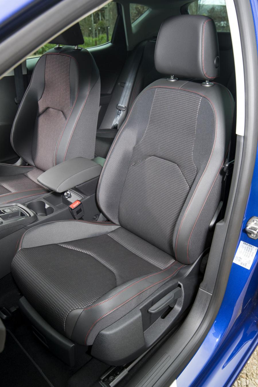 Интерьер Seat Leon FR (5F) 2017 года  (UK) (фото 11 из 42)